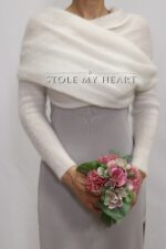 Coprispalle da sposa in superkid mohair bianco latte, elegante e caldo, con manicotti.